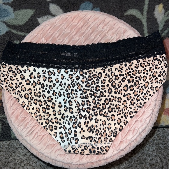 Victoria’s Secret low rise hiphugger - Picture 3 of 3